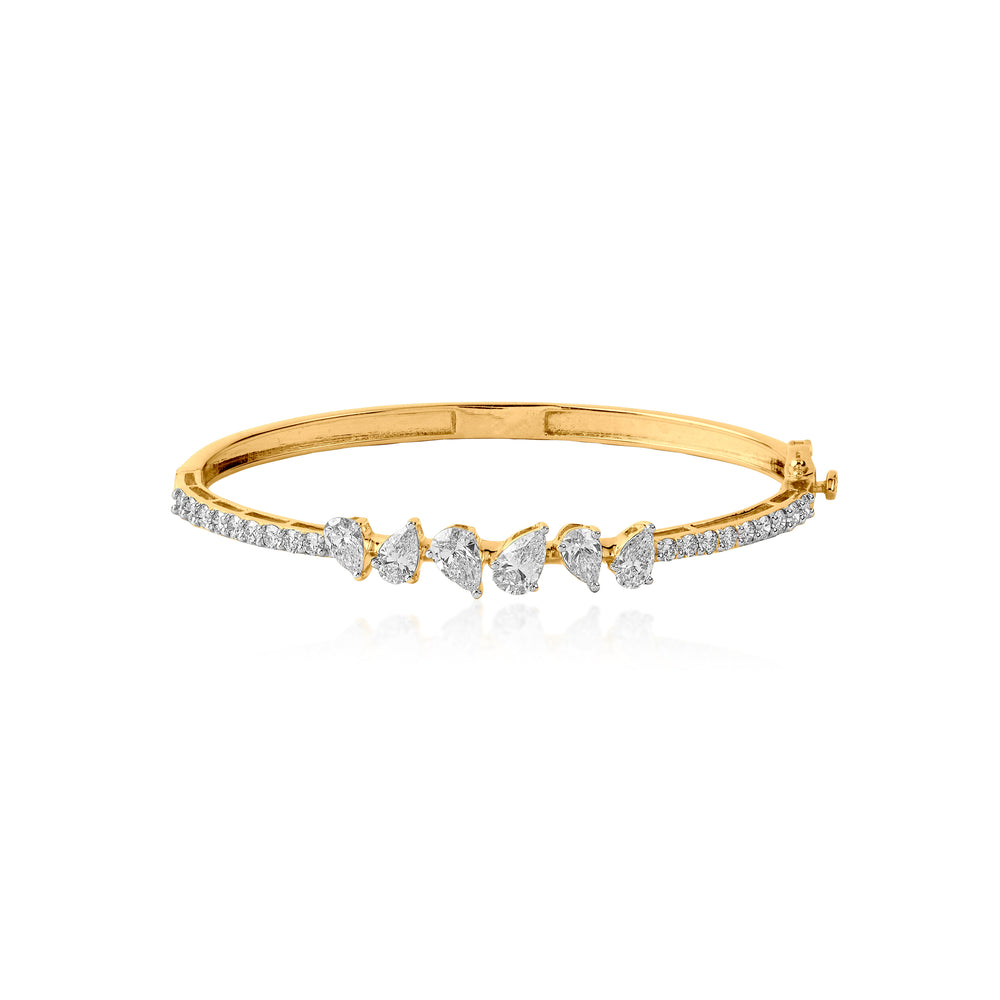 Gold bracelet with alternating diamond clusters and pear-shaped stones