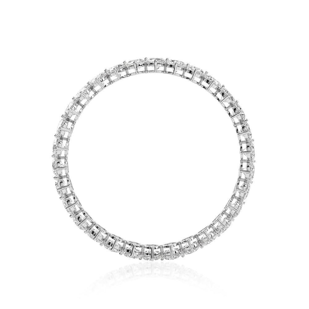 Diamond tennis bracelet with square stones in white gold, circular design