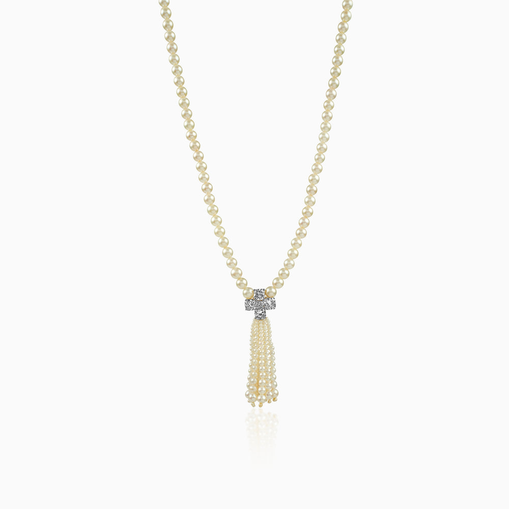 Pearl necklace with diamond-like pendant and delicate tassel design