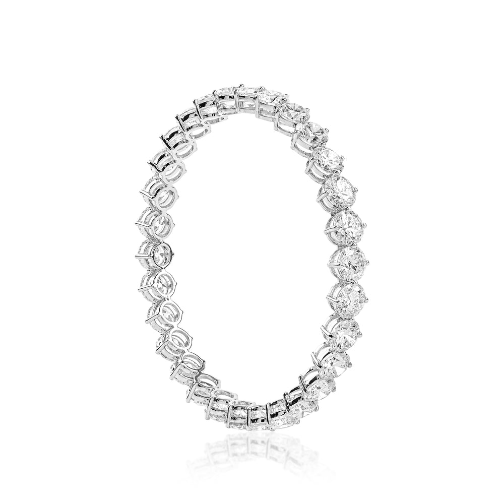 Diamond eternity band with round stones in white gold, curved display