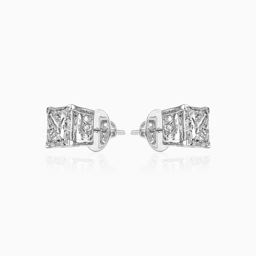Sparkling diamond stud earrings in white gold with intricate side detailing