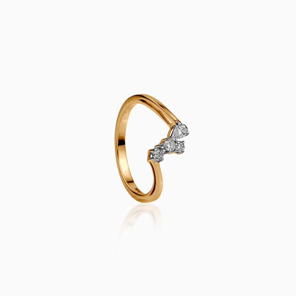 Gold ring with three diamond clusters on curved asymmetric band